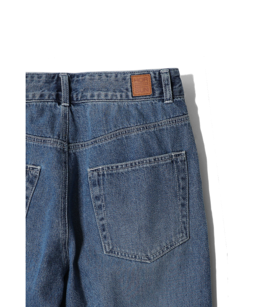 HORLISUN(ホーリーサン)の「Corrigin One Tuck Denim Pants Normal Navy(デニムパンツ・レディース・その他・SMALL/MEDIUM/LARGE)」の4枚目の写真