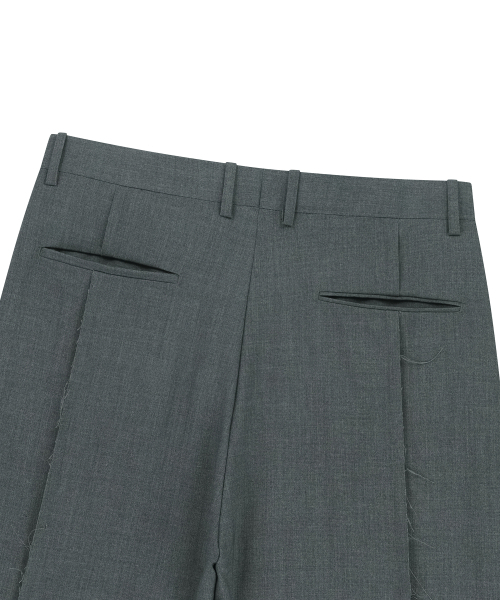 ENDOOR(エンドア)の「Exposed seam pants (charcoal)(スラックス・メンズ・チャコールグレー・3/1/2)」の4枚目の写真