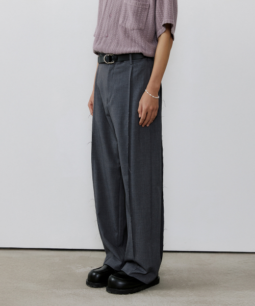 ENDOOR(エンドア)の「Exposed seam pants (charcoal)(スラックス・メンズ・チャコールグレー・3/1/2)」の6枚目の写真