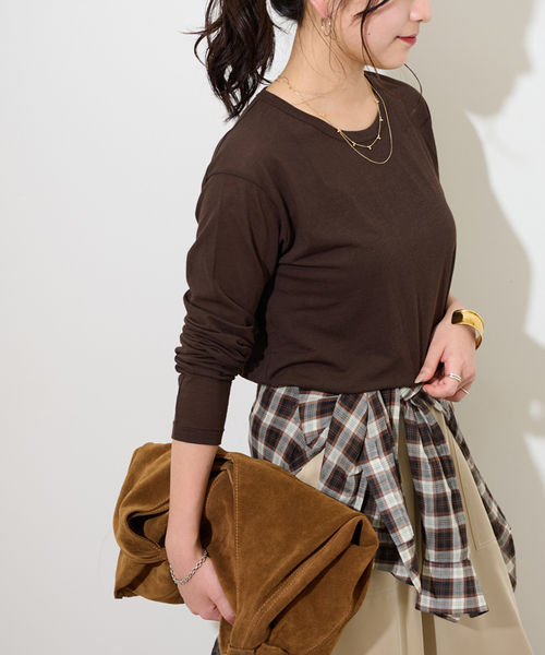 JOURNAL STANDARD relume(ジャーナルスタンダード レリューム)の「《追加5》シアークルーネックロングTシャツ(Tシャツ/カットソー・レディース・ブラック/レッド/ブラウン/ホワイト・FREE)」の3枚目の写真