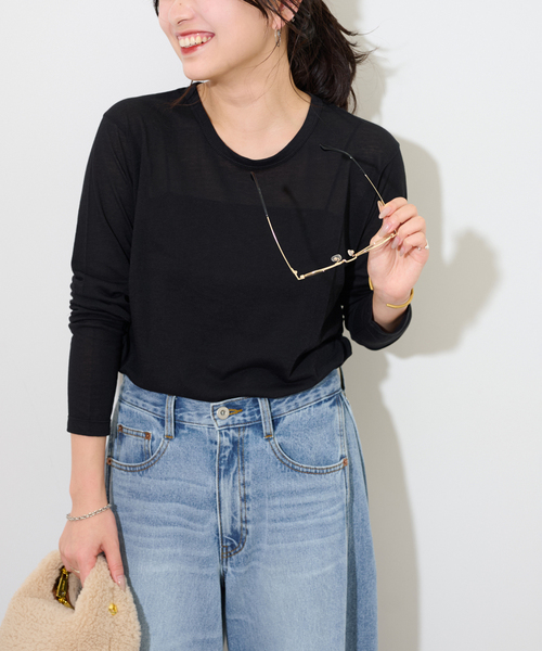 JOURNAL STANDARD relume(ジャーナルスタンダード レリューム)の「《追加5》シアークルーネックロングTシャツ(Tシャツ/カットソー・レディース・ブラック/レッド/ブラウン/ホワイト・FREE)」の2枚目の写真