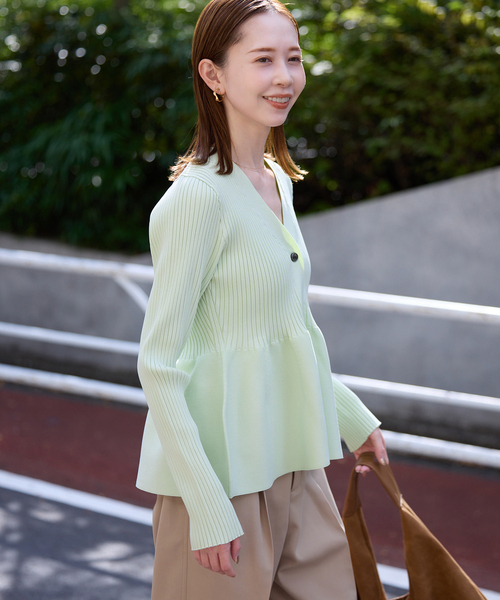 SLOBE IENA（スローブイエナ）の「Vネックペプラムカーディガン（カーディガン/ボレロ・レディース・ブラック/アイボリー/グリーン・FREE）」の9枚目の写真