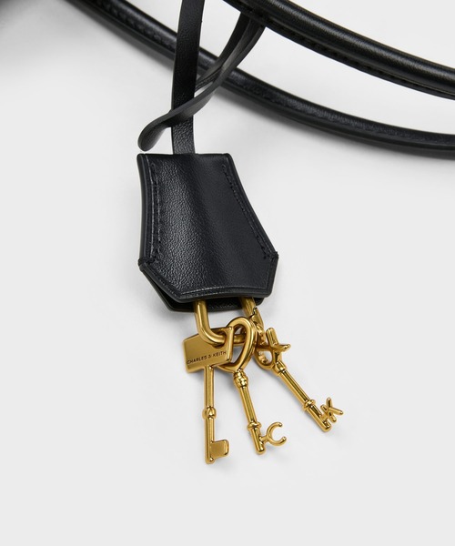 CHARLES & KEITH(チャールズ & キース)の「Kerry ケリー ターンロック ダブルハンドルトラペーズトートバッグ(トートバッグ・レディース・ダークブラウン系3/ブラック・L)」の8枚目の写真