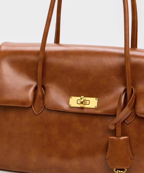 CHARLES & KEITH(チャールズ & キース)の「Kerry ケリー ターンロック ダブルハンドルトラペーズトートバッグ(トートバッグ・レディース・ダークブラウン系3/ブラック・L)」の21枚目の写真