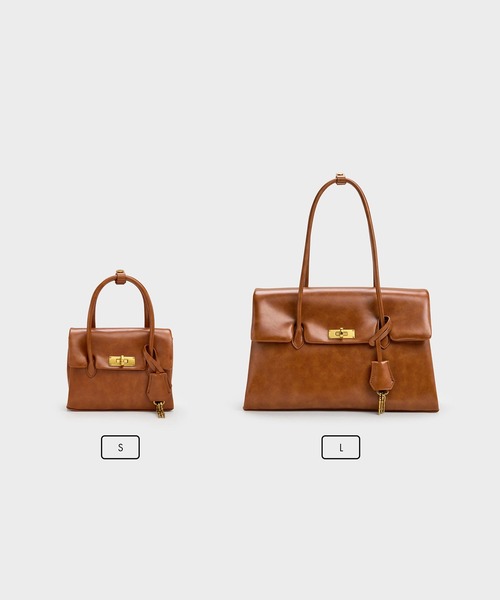 CHARLES & KEITH(チャールズ & キース)の「Kerry ケリー ターンロック ダブルハンドルトラペーズトートバッグ(トートバッグ・レディース・ダークブラウン系3/ブラック・L)」の22枚目の写真
