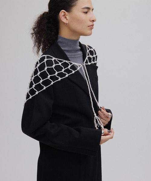 Ameri（アメリ）の「UND TRIANGLE PEARL SCARF（ストール/ショール・レディース・ホワイト・FREE）」の3枚目の写真