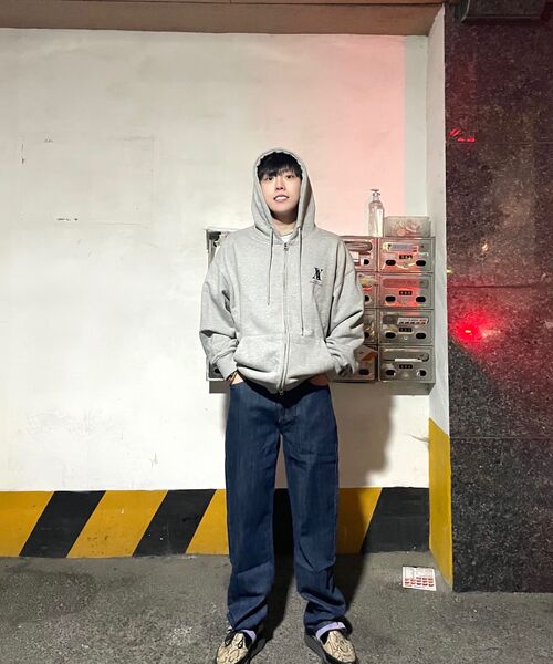 GCLIP(ジクリップ)の「ブルーセミワイドデニムパンツ(デニムパンツ・レディース・ブルー・38/36/34/32/30/26/28)」の4枚目の写真