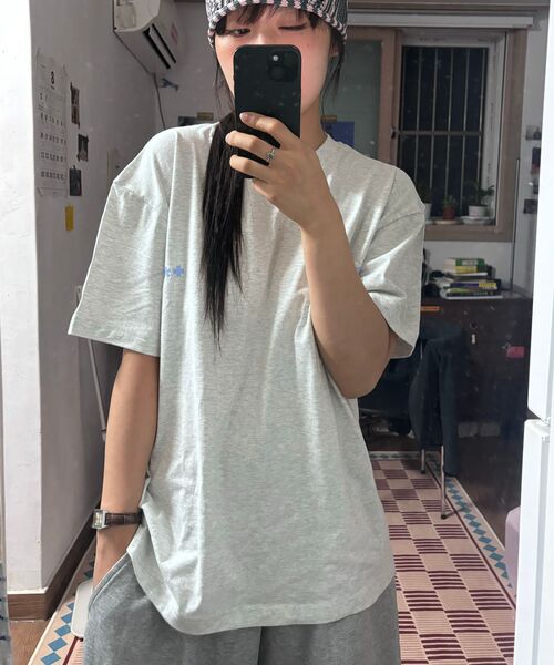 mydeepbluememories(マイディープブルーメモリーズ)の「Mm Symbol Logo T-Shirts (LIGHT GREY / SKY)(Tシャツ/カットソー・レディース・ライトグレー・SMALL/MEDIUM/LARGE)」の2枚目の写真