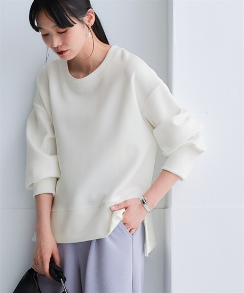 nissen(ニッセン)の「なめらかポンチ素材 サイドスリットプルオーバー(セットアップ可能)<大きいサイズ有>(Tシャツ/カットソー・レディース・モカ/パープル/ブラック/グレイッシュベージュ/グレイッシュブルー/チャコールグレー/ダークグリーン/レモンイエロー/オフホワイト・M/L/LL/3L/S)」の2枚目の写真