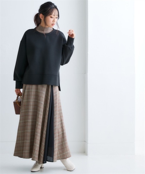 nissen（ニッセン）の「なめらかポンチ素材　サイドスリットプルオーバー（セットアップ可能）＜大きいサイズ有＞（Tシャツ/カットソー・レディース・モカ/パープル/ブラック/グレイッシュベージュ/グレイッシュブルー/チャコールグレー/ダークグリーン/レモンイエロー・M/L/LL/3L/S）」の17枚目の写真