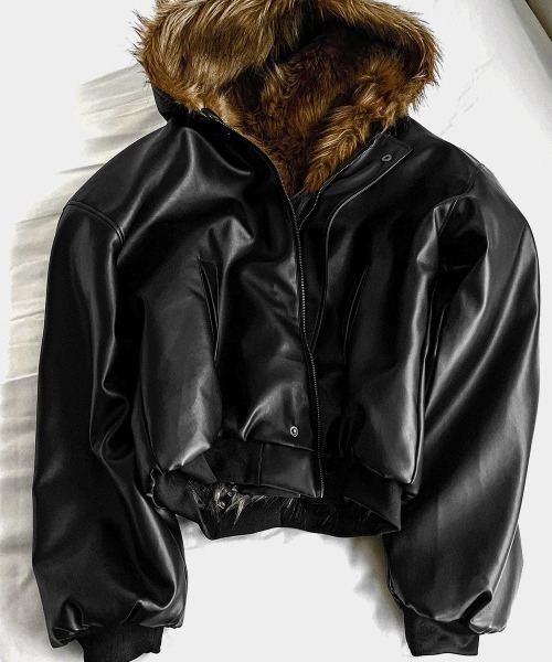 COSYHARU（コシハル）の「ファートリミングフードダークブラックレザージャンパー（ブルゾン・メンズ・ブラック・LARGE/MEDIUM）」の13枚目の写真