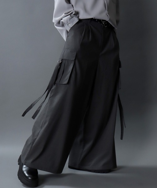 SITRY（シトリー）の「2Tuck Drape Wide Cargo Pants/2タックドレープ ワイドカーゴパンツ セットアップ対応（カーゴパンツ・メンズ・チャコール/ブラック・LL/L/M）」の2枚目の写真