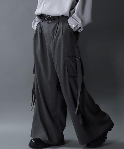 SITRY（シトリー）の「2Tuck Drape Wide Cargo Pants/2タックドレープ ワイドカーゴパンツ セットアップ対応（カーゴパンツ・メンズ・チャコール/ブラック・LL/L/M）」の3枚目の写真