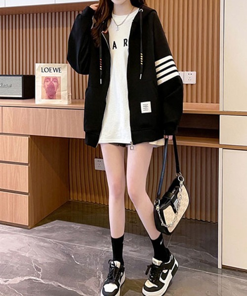 SallyLunn(サリーラン)の「スリーブラインジップパーカー(パーカー・レディース・ホワイト/スミクロ・MEDIUM/LARGE)」の3枚目の写真