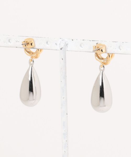 Gready Brilliant（グレディブリリアン）の「ドロップコンビピアス（ピアス（両耳用）・レディース・シルバー×ゴールド・FREE）」の9枚目の写真