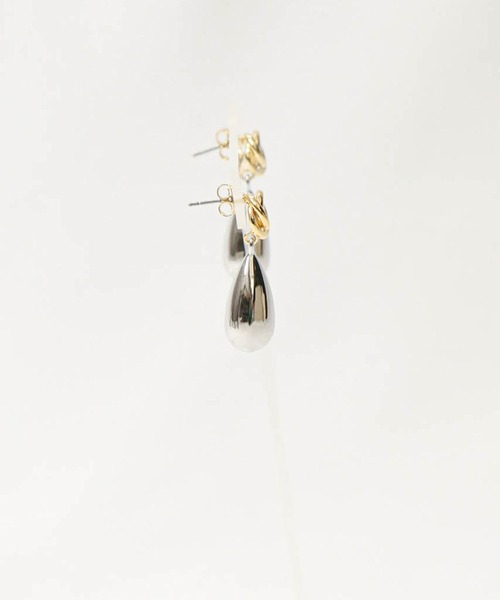 Gready Brilliant（グレディブリリアン）の「ドロップコンビピアス（ピアス（両耳用）・レディース・シルバー×ゴールド・FREE）」の6枚目の写真