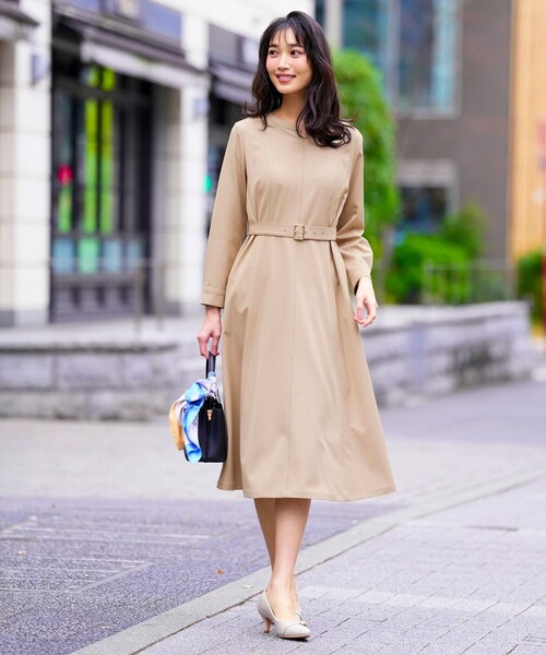 ANY SIS(エニィスィス)の「シャンブレーベルテッド ワンピース(ワンピース・レディース・ベージュ系/ネイビー系・LARGE/MEDIUM/SMALL)」の3枚目の写真
