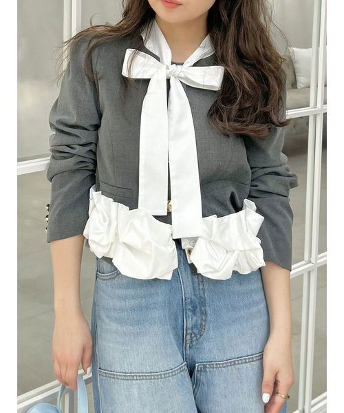 LILY BROWN(リリーブラウン)の「【限定カラー】3wayバブルヘムボウタイジャケット(ノーカラージャケット・レディース・グレー/ベージュ/ネイビー/ドット・F)」の2枚目の写真