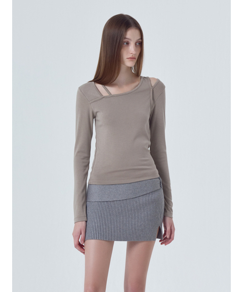 ETMON(エトモン)の「Curved Neck Slit T-Shirt, Ash Brown(Tシャツ/カットソー・レディース・その他・FREE)」の1枚目の写真