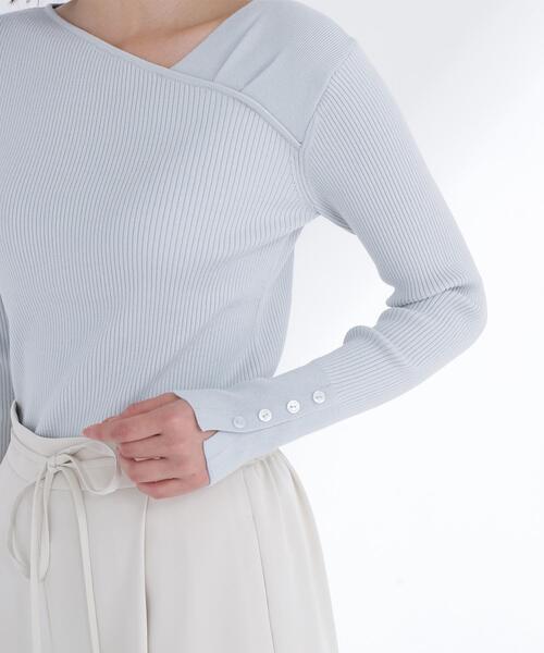 NATURAL BEAUTY BASIC（ナチュラルビューティーベーシック）の「◇ショルダータックアシメネックニット（ニット/セーター・レディース・ブラック/オフホワイト/ブルー/オレンジ・FREE）」の5枚目の写真