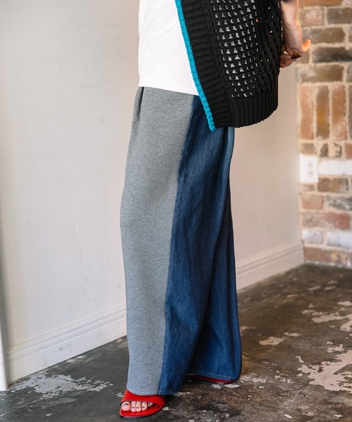 AULA AILA（アウラアイラ）の「デニムコンビネーションパンツ（デニムパンツ・レディース・インディゴブルー/ライトブルー/ブラック・1/0）」の3枚目の写真
