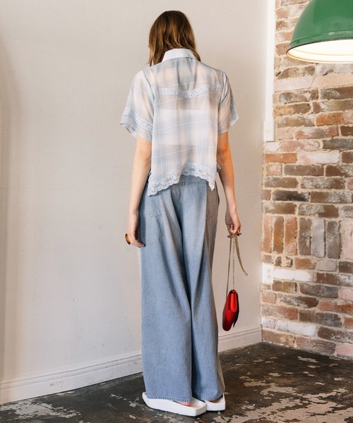 AULA AILA（アウラアイラ）の「デニムコンビネーションパンツ（デニムパンツ・レディース・インディゴブルー/ライトブルー/ブラック・1/0）」の6枚目の写真