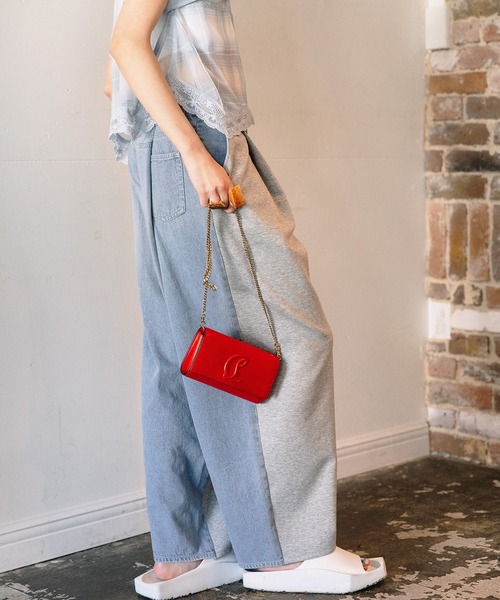 AULA AILA（アウラアイラ）の「デニムコンビネーションパンツ（デニムパンツ・レディース・インディゴブルー/ライトブルー/ブラック・1/0）」の4枚目の写真