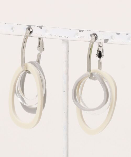 tone（トーン）の「【caramellate】アクリルピアス（ピアス（両耳用）・レディース・グレー/ブルー/イエロー/グリーン/オレンジ/ブラック/パープル・FREE）」の3枚目の写真