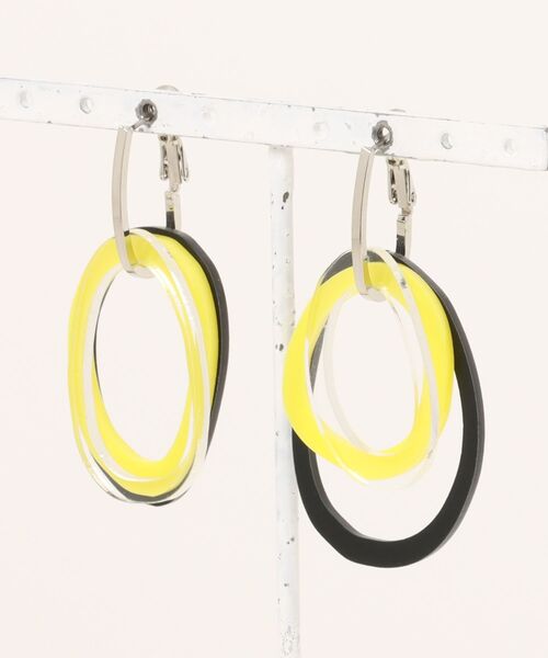 tone（トーン）の「【caramellate】アクリルピアス（ピアス（両耳用）・レディース・グレー/ブルー/イエロー/グリーン/オレンジ/ブラック/パープル・FREE）」の6枚目の写真