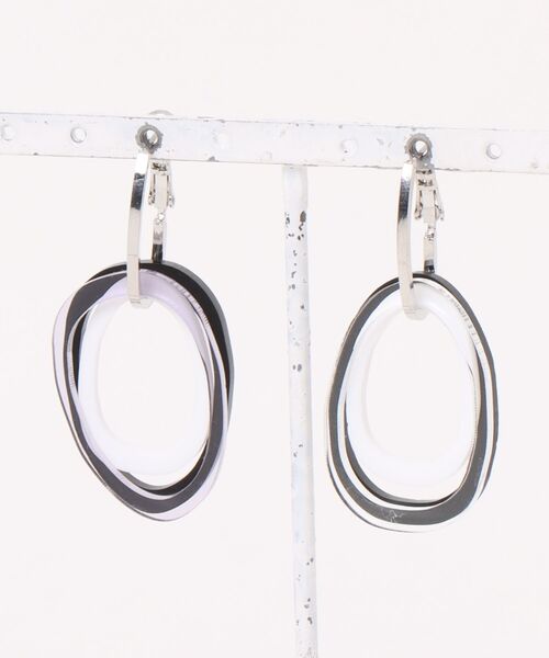 tone（トーン）の「【caramellate】アクリルピアス（ピアス（両耳用）・レディース・グレー/ブルー/イエロー/グリーン/オレンジ/ブラック/パープル・FREE）」の2枚目の写真