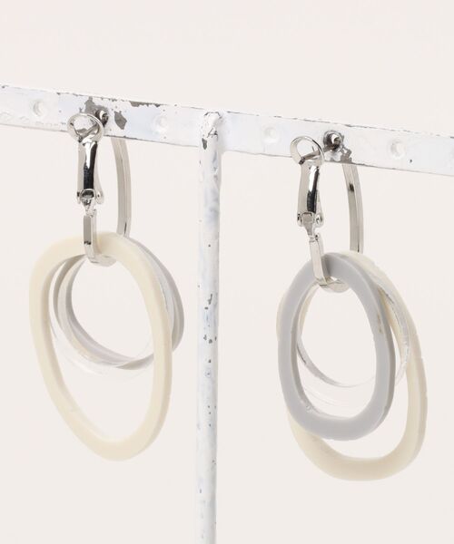 tone（トーン）の「【caramellate】アクリルピアス（ピアス（両耳用）・レディース・グレー/ブルー/イエロー/グリーン/オレンジ/ブラック/パープル・FREE）」の8枚目の写真