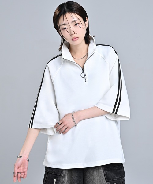 ADRER(アドラー)の「Over Size Line Sleeve Half-Zip Tee / オーバーサイズ ラインスリーブ ハーフジップT(Tシャツ/カットソー・メンズ・ブラック/グレー/ブラック系1/ホワイト系1・XS/S/M/L)」の2枚目の写真