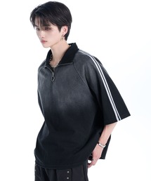 ADRER（アドラー）の「Over Size Line Sleeve Half-Zip Tee / オーバーサイズ ラインスリーブ ハーフジップT（Tシャツ/カットソー）」