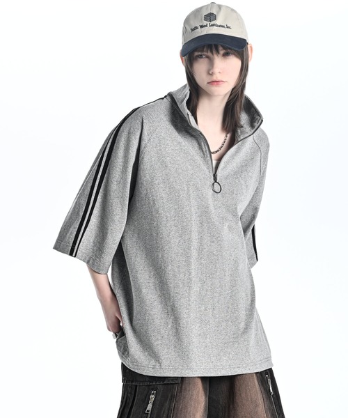 ADRER(アドラー)の「Over Size Line Sleeve Half-Zip Tee / オーバーサイズ ラインスリーブ ハーフジップT(Tシャツ/カットソー・メンズ・ブラック/グレー/ブラック系1/ホワイト系1・XS/S/M/L)」の10枚目の写真