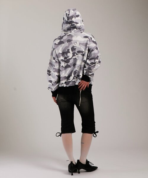 WHO'S WHO gallery(フーズフーギャラリー)の「【UNISEX】KOOKY'Nカモ柄ワッフルユリ紋章スタッズジップパーカー(パーカー・レディース・ライトグレー/カーキ・FREE)」の9枚目の写真