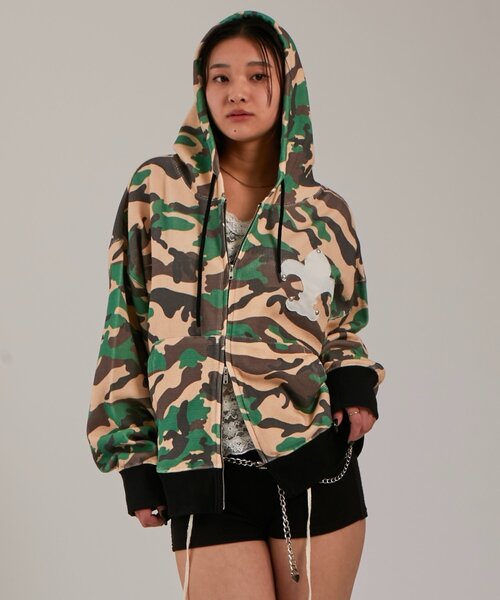 WHO'S WHO gallery(フーズフーギャラリー)の「【UNISEX】KOOKY'Nカモ柄ワッフルユリ紋章スタッズジップパーカー(パーカー・レディース・ライトグレー/カーキ・FREE)」の11枚目の写真