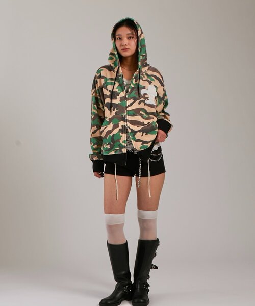 WHO'S WHO gallery(フーズフーギャラリー)の「【UNISEX】KOOKY'Nカモ柄ワッフルユリ紋章スタッズジップパーカー(パーカー・レディース・ライトグレー/カーキ・FREE)」の12枚目の写真