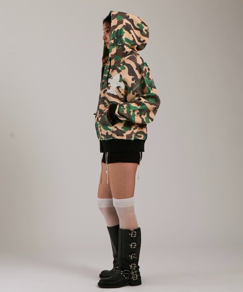 WHO'S WHO gallery(フーズフーギャラリー)の「【UNISEX】KOOKY'Nカモ柄ワッフルユリ紋章スタッズジップパーカー(パーカー・レディース・ライトグレー/カーキ・FREE)」の13枚目の写真