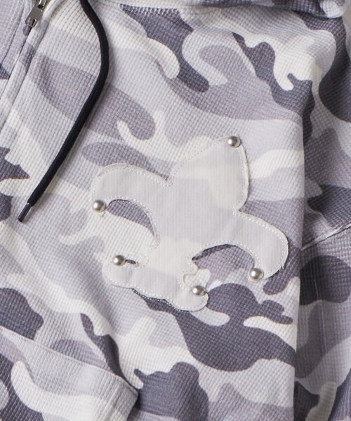 WHO'S WHO gallery(フーズフーギャラリー)の「【UNISEX】KOOKY'Nカモ柄ワッフルユリ紋章スタッズジップパーカー(パーカー・レディース・ライトグレー/カーキ・FREE)」の16枚目の写真