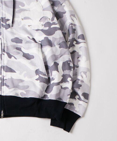 WHO'S WHO gallery(フーズフーギャラリー)の「【UNISEX】KOOKY'Nカモ柄ワッフルユリ紋章スタッズジップパーカー(パーカー・レディース・ライトグレー/カーキ・FREE)」の17枚目の写真