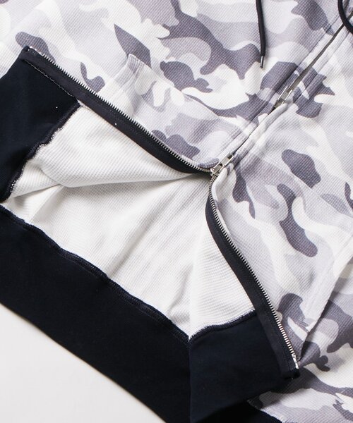 WHO'S WHO gallery(フーズフーギャラリー)の「【UNISEX】KOOKY'Nカモ柄ワッフルユリ紋章スタッズジップパーカー(パーカー・レディース・ライトグレー/カーキ・FREE)」の19枚目の写真