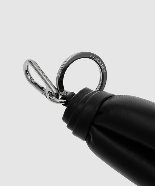 LEMAIRE（ルメール）の「WADDED KEY RING HOLDER（キーホルダー・メンズ・ブラウン/ブラック・ONE SIZE）」の3枚目の写真