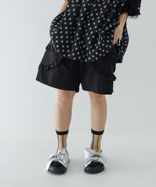unica（ユニカ）の「ダブルフリルショートパンツ  laides（その他パンツ・レディース・ピンク/ブラック/グレー・F）」の2枚目の写真