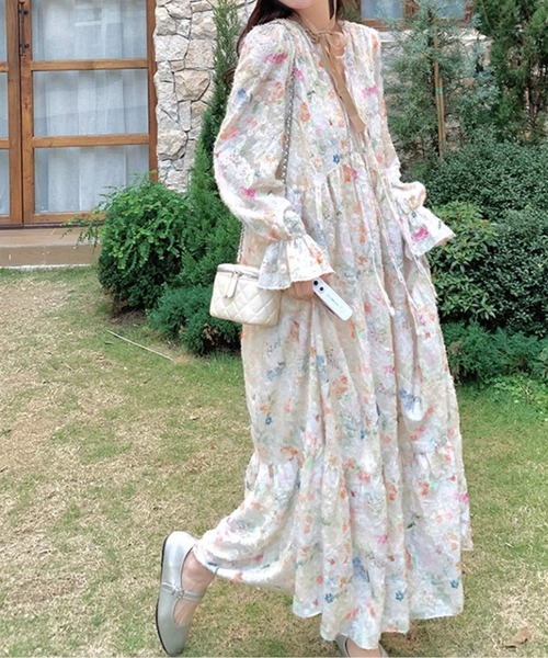 LUCPY(ラクピー)の「フラワーティアードロングワンピース(ワンピース・レディース・ピンク・X-LARGE/LARGE/MEDIUM/SMALL)」の4枚目の写真