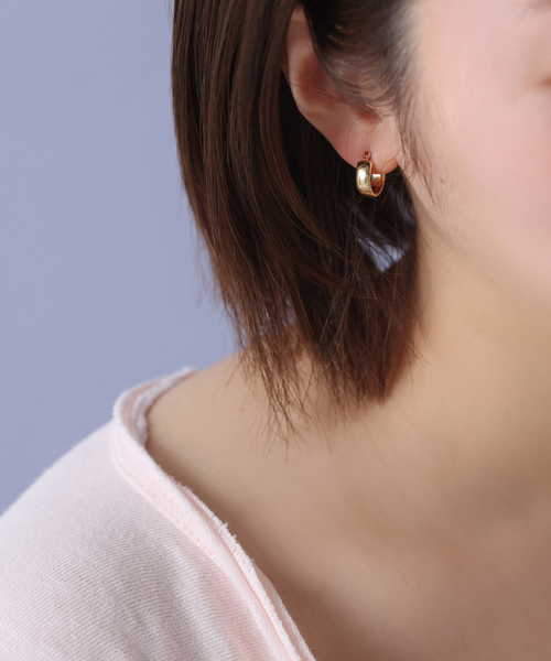 Lilas(リラ)の「《WEB限定》【SAMH by LILAS】フラットフープピアスK18GP(両耳)(ピアス(両耳用)・レディース・ゴールド・FREE)」の3枚目の写真