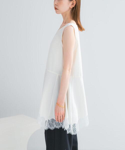 URBAN RESEARCH ROSSO WOMEN(アーバンリサーチ ロッソ)の「CHIGNON ヘムレースサテンタンクトップ(タンクトップ・レディース・オフホワイト/ブラック・FREE)」の6枚目の写真