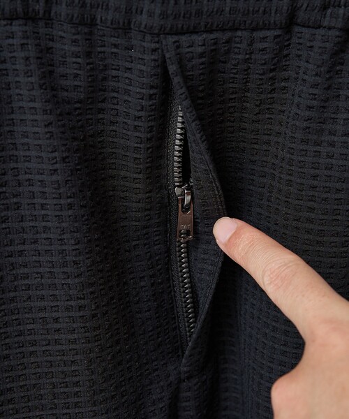 5351 POUR LES HOMMES（ゴーサンゴーイチプールオム）の「【セットアップ対応】トリコット プリント ジョガー パンツ（その他パンツ・メンズ・ブラック/ストライプ・50/48/46/44）」の9枚目の写真