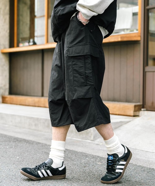 Rocky Monroe(ロッキーモンロー)の「膝下丈 ワンタック ナイロンワイドカーゴハーフパンツ(カーゴパンツ・メンズ・カーキ/チャコール/グレー/ブラック・XL/L/M)」の5枚目の写真