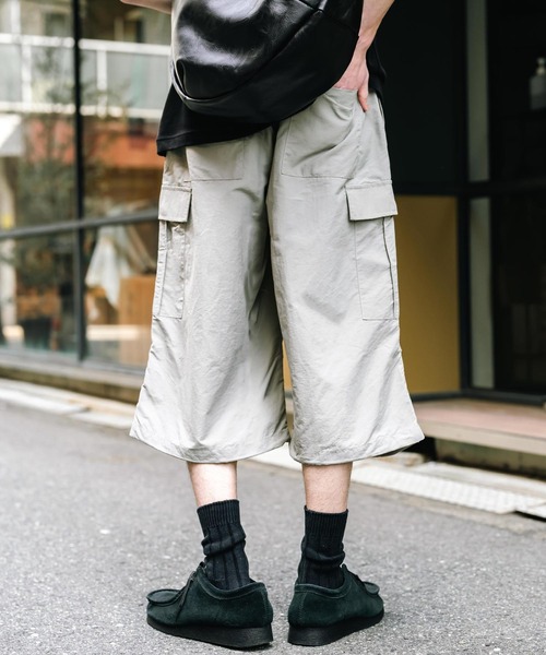Rocky Monroe(ロッキーモンロー)の「膝下丈 ワンタック ナイロンワイドカーゴハーフパンツ(カーゴパンツ・メンズ・カーキ/チャコール/グレー/ブラック・XL/L/M)」の13枚目の写真