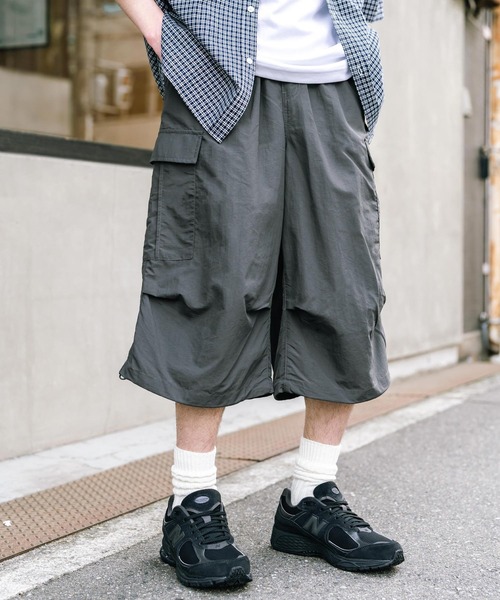 Rocky Monroe(ロッキーモンロー)の「膝下丈 ワンタック ナイロンワイドカーゴハーフパンツ(カーゴパンツ・メンズ・カーキ/チャコール/グレー/ブラック・XL/L/M)」の16枚目の写真